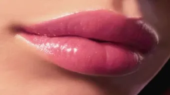 كيف أجعل شفتي وردية