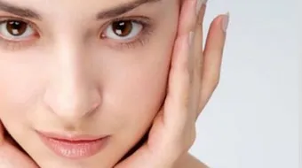 كيف أرطب بشرتي قبل المكياج