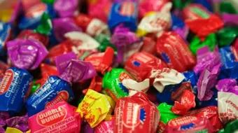 كيف أزيل العلك من الملابس