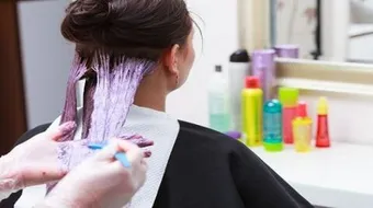 كيف أزيل صبغة الشعر من الملابس