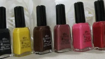 كيف أزيل المناكير من العباية