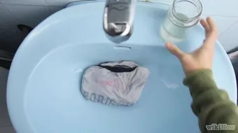 كيف أزيل بقع الزيت من الملابس