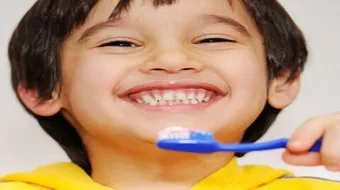 كيف أعتني بأسنان طفلي