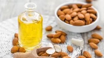 كيف أستعمل زيت اللوز الحلو للبشرة