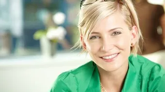 كيف تبدين أصغر سناً طبيعياً