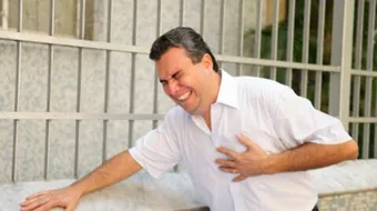 كيف تحدث الجلطة القلبية