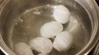 كم مدة سلق البيض