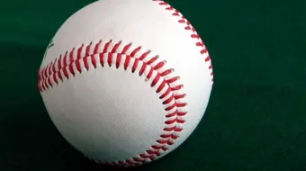 كم عدد لاعبي كرة البيسبول