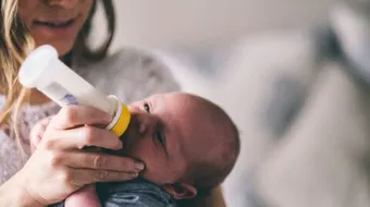 كم يحتاج الرضيع من رضعة في اليوم