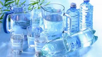 كم مقدار شرب الماء الكافي للجسم في اليوم