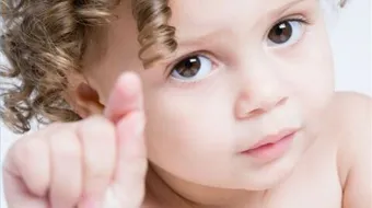 كيف يتعلم الطفل الكلام