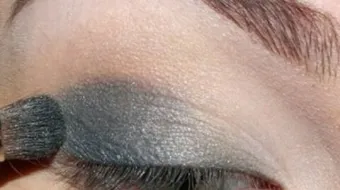 طريقة وضع ظل العيون