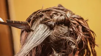 طريقة وضع الحنة على الشعر