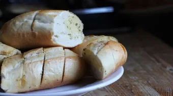 طريقة خبز الثوم