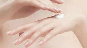 طريقة تبيض اليدين