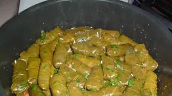 طريقة سلق ورق العنب المعلب