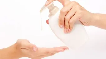 كيفية العناية باليدين الجافة