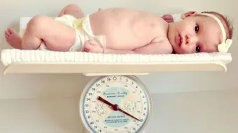 كيفية العناية بحديثي الولادة