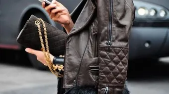 طريقة تنظيف جاكيت الجلد الطبيعي