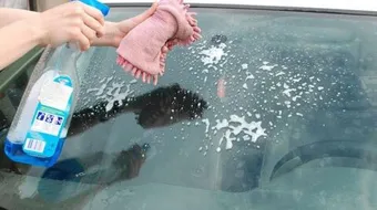 طريقة تنظيف زجاج السيارة من الخدوش