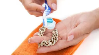 طريقة تنظيف الذهب