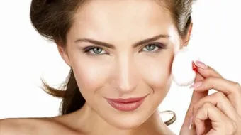 طرق تنظيف البشرة في المنزل