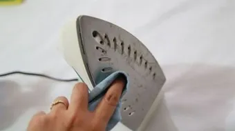 كيف تنظف سطح المكواة