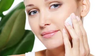 كيف تنظف بشرتك