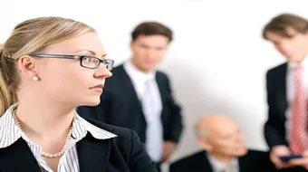 كيف تتعامل مع زميل العمل الخبيث