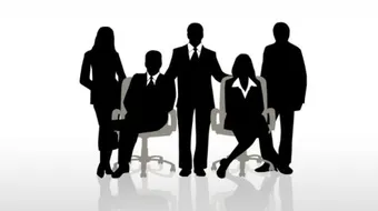 كيف تتعامل مع زملائك في العمل