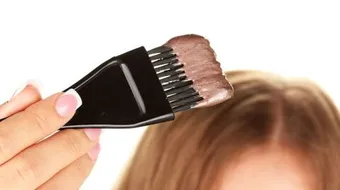 طريقة عمل صبغة الشعر في البيت