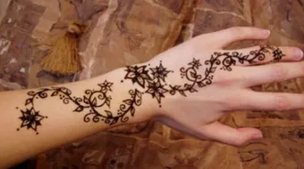 طريقة رسم الحناء