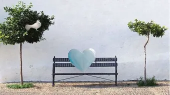 كيف ألفت انتباه شاب