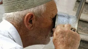 كيف يشرب ماء زمزم