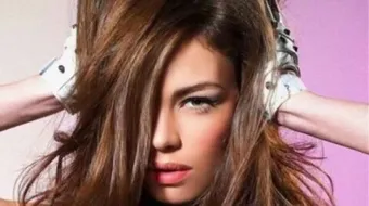 طريقة صبغ الشعر بالنسكافيه والكركم