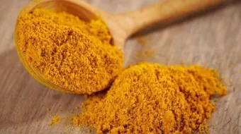 طريقة صبغ الشعر بالكركم