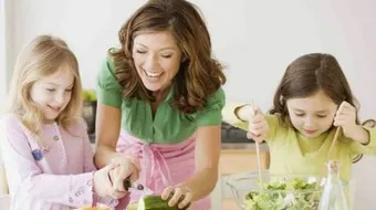 كيف أعزز ثقة ابنتي بنفسها