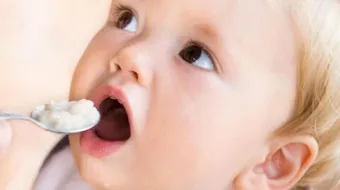 كيفية إطعام الطفل الرضيع