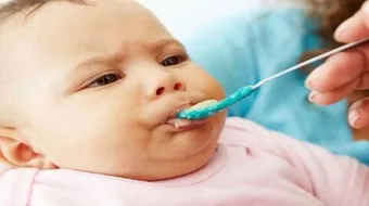 كيفية تغذية الطفل الرضيع