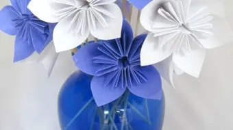 طريقة طي المناديل الورقية على شكل وردة