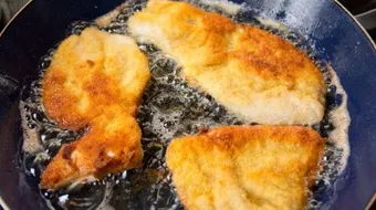 طريقة قلي الدجاج المسلوق