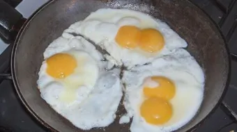 طريقة قلي البيض