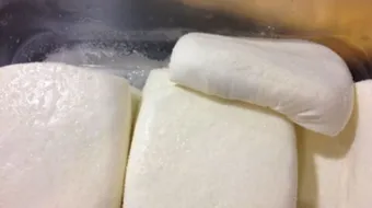 طريقة قلي الجبنة البيضاء