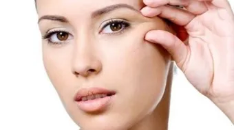 كيف تتخلص من تجاعيد العين