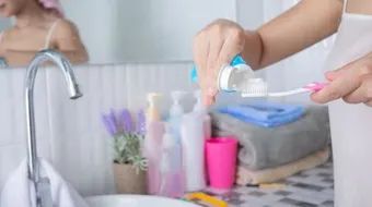 كيفية التخلص من رائحة الثوم بالفم