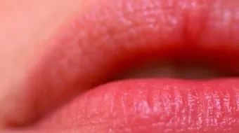 كيف تحصلين على شفاه ناعمة وردية