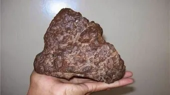 كيف تتعرف على حجر النيزك