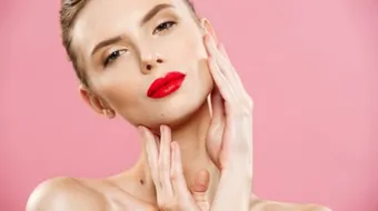 كيفية تثبيت أحمر الشفاه