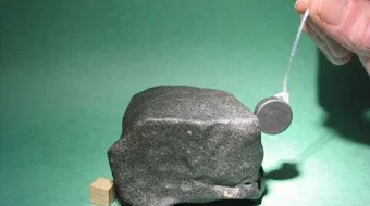 كيف تعرف حجر النيزك