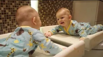 كيف تضحك الطفل الرضيع